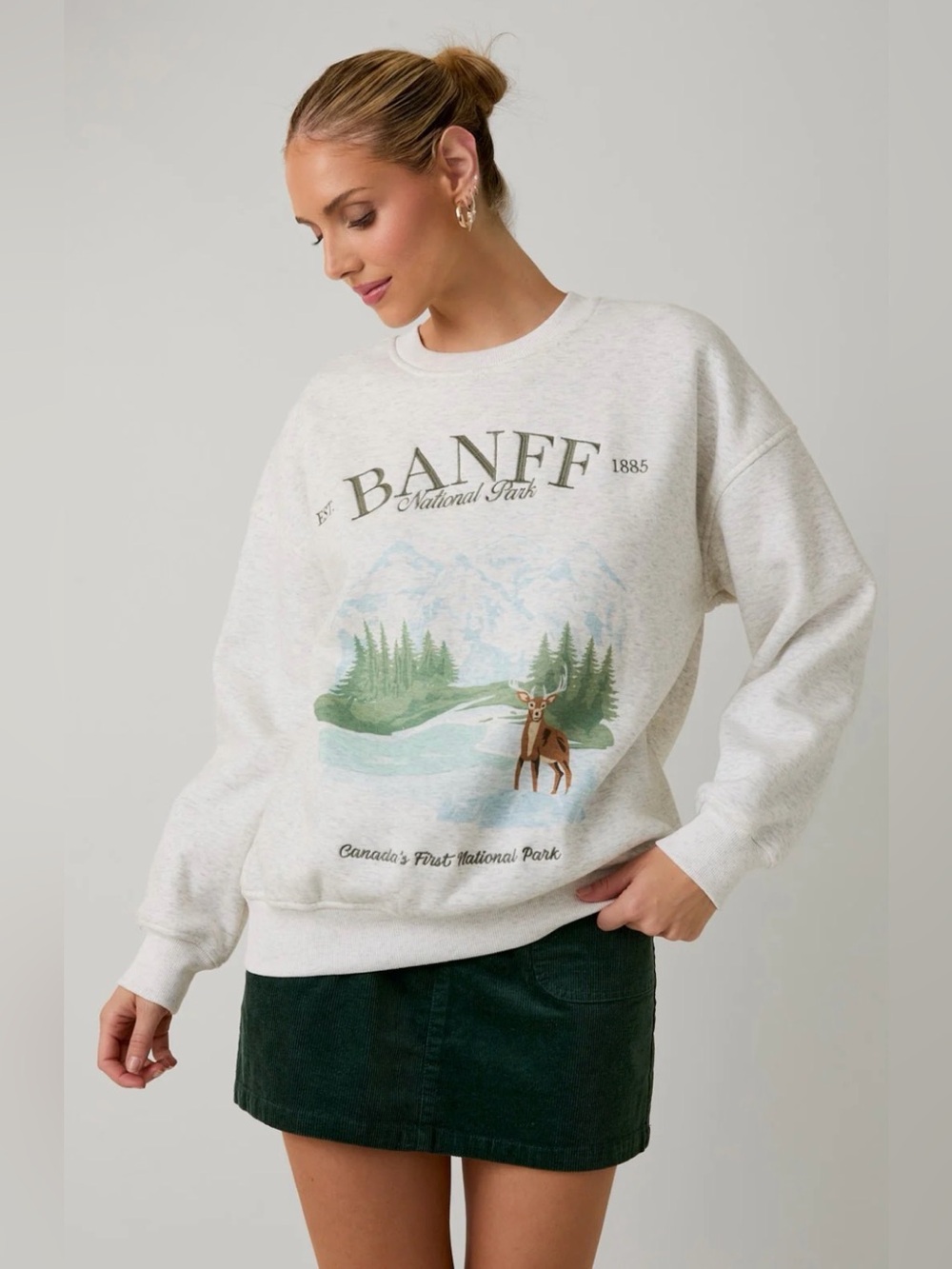 119. Banff National Park Graphic Crewneck Sweatshirt - Heather Ivory